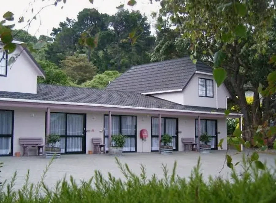 Camellia Court Motel