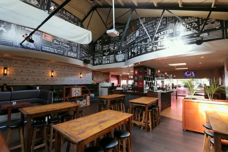 Crowded House Bar & Eatery