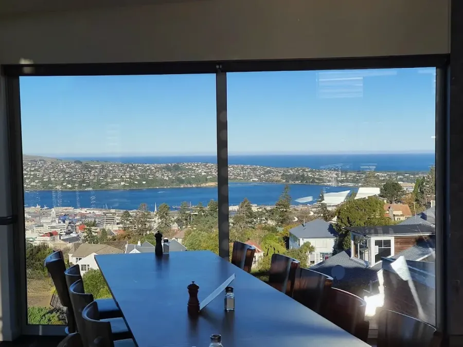 Luna Bar and Restaurant