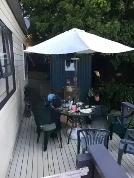 Kiwi Hosts