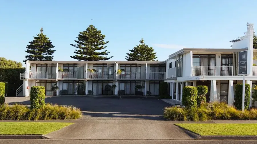 Whispering Sands Beachfront Motel Apartments