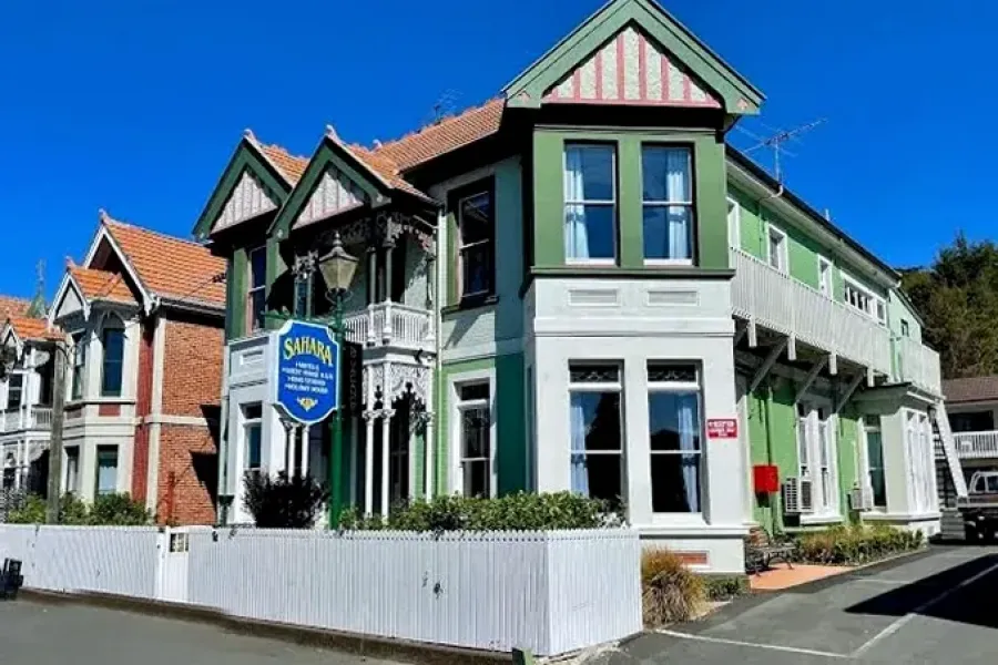 Sahara Guesthouse & Motels