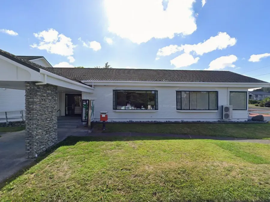 Ariki Lake House