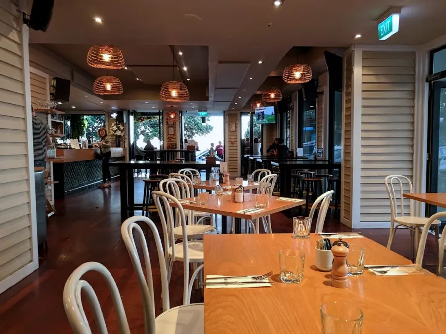 Moretons Bar & Restaurant