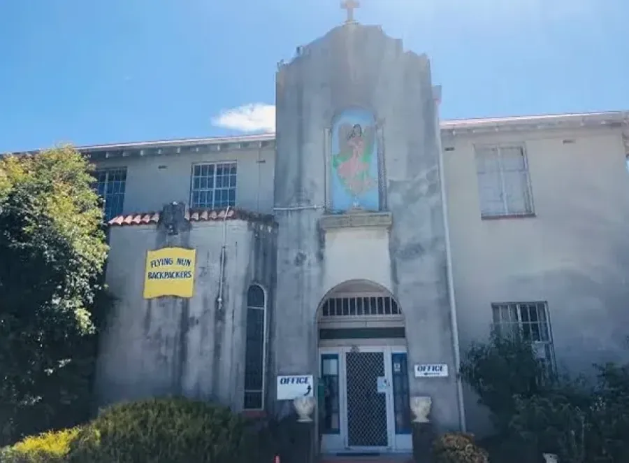 Flying Nun Backpackers - BBH