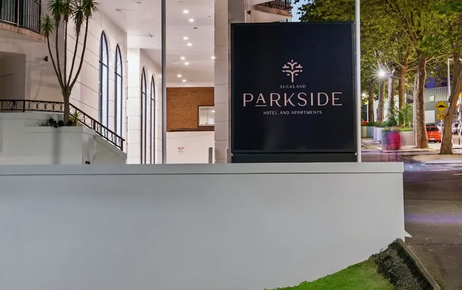 Parkside Hotel & Apartments