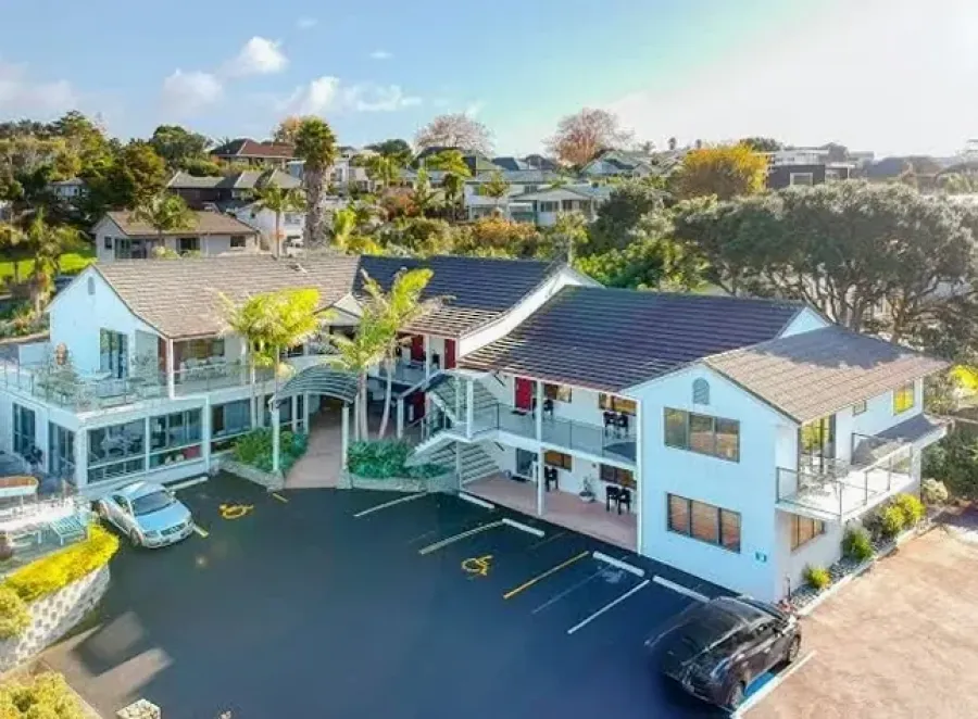 Whangaparaoa Lodge