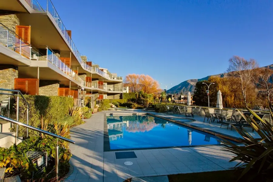Lakeside Apartments