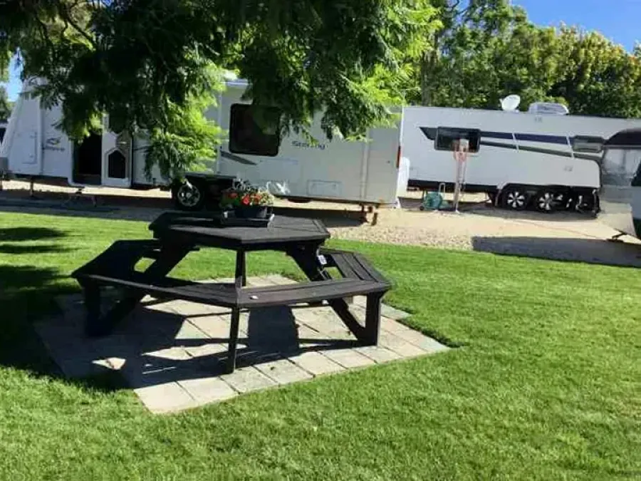 Riverside Motor Camp