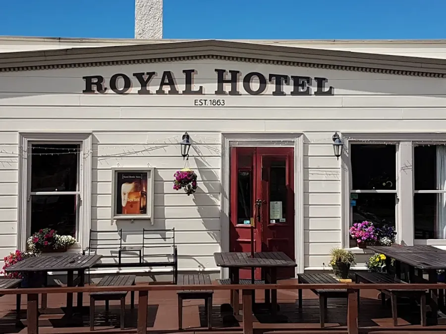 Royal Hotel - Restaurant & Bar