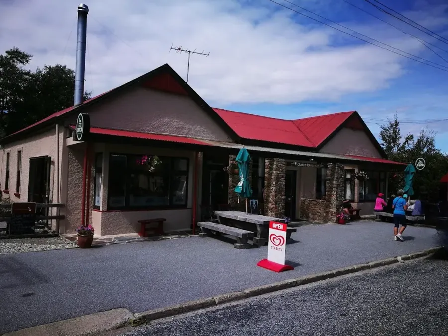 Oturehua Railway Hotel