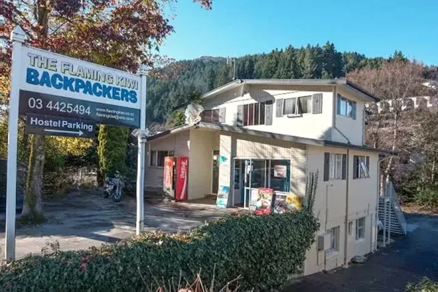 The Flaming Kiwi Backpackers - BBH