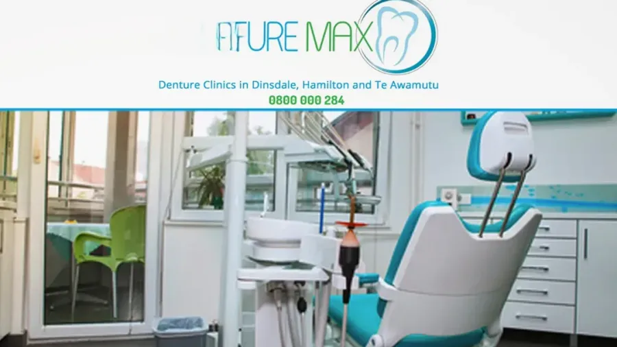 Denture Max Hamilton