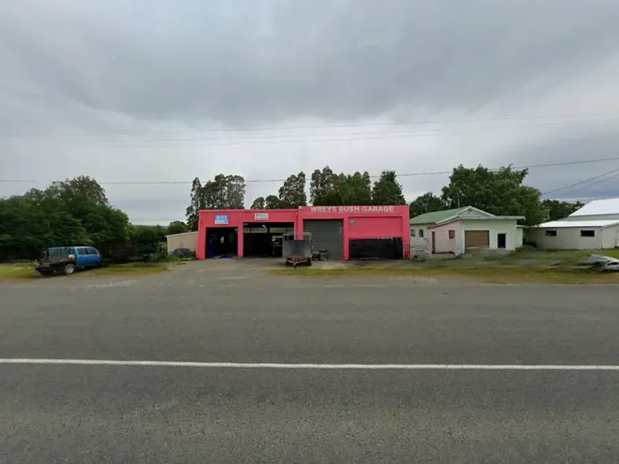 Wreys Bush Garage