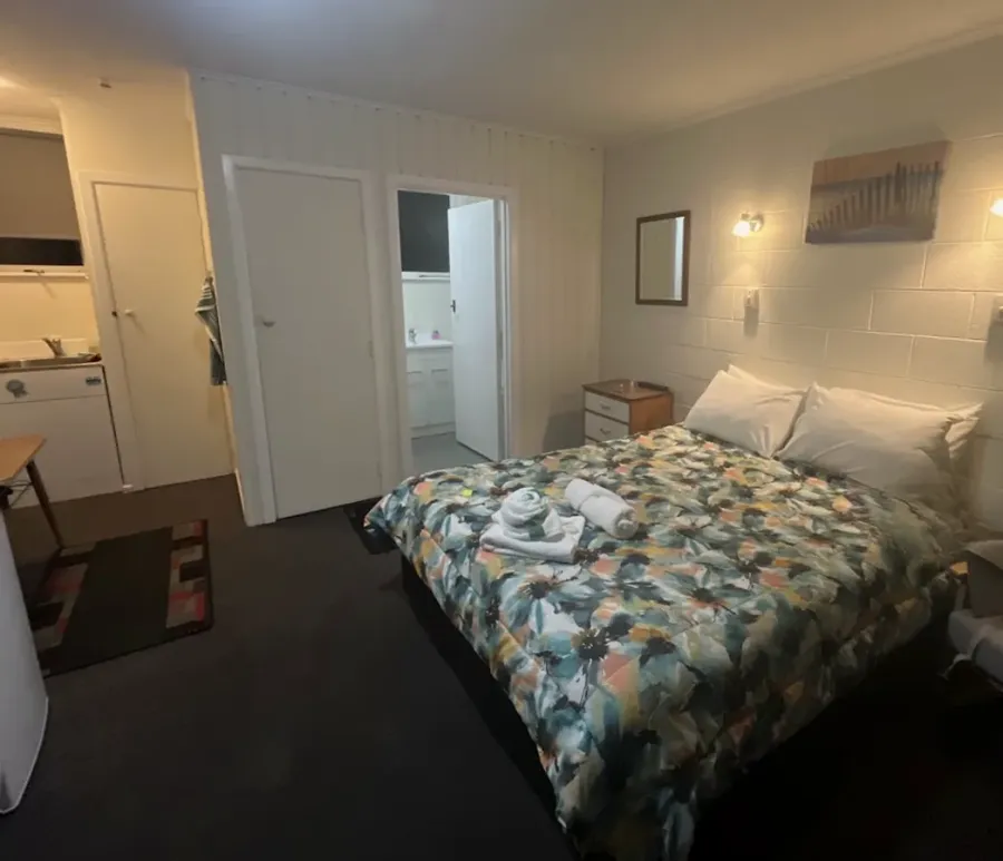 Camberley Court Motel