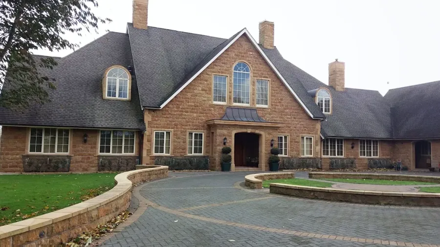 Vuglar Builders