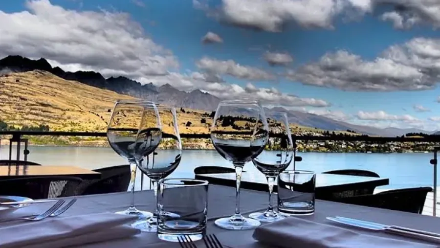 The Rees Hotel, Luxury Apartments & Lakeside Residences