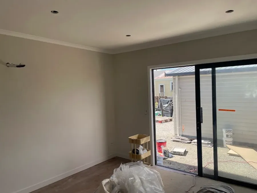 Painting and Plasterboard Stopping Service