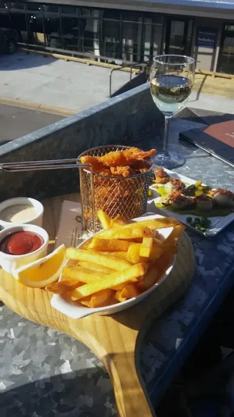 Smugglers Bar & SmokeHouse