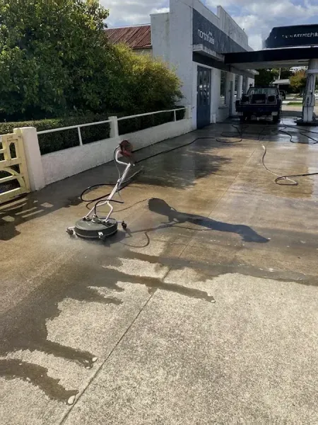 The Englishman Housewashing and Waterblasting
