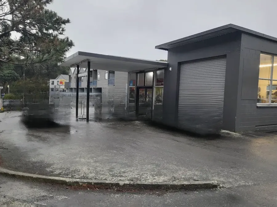 Kingston Service Station (1985)