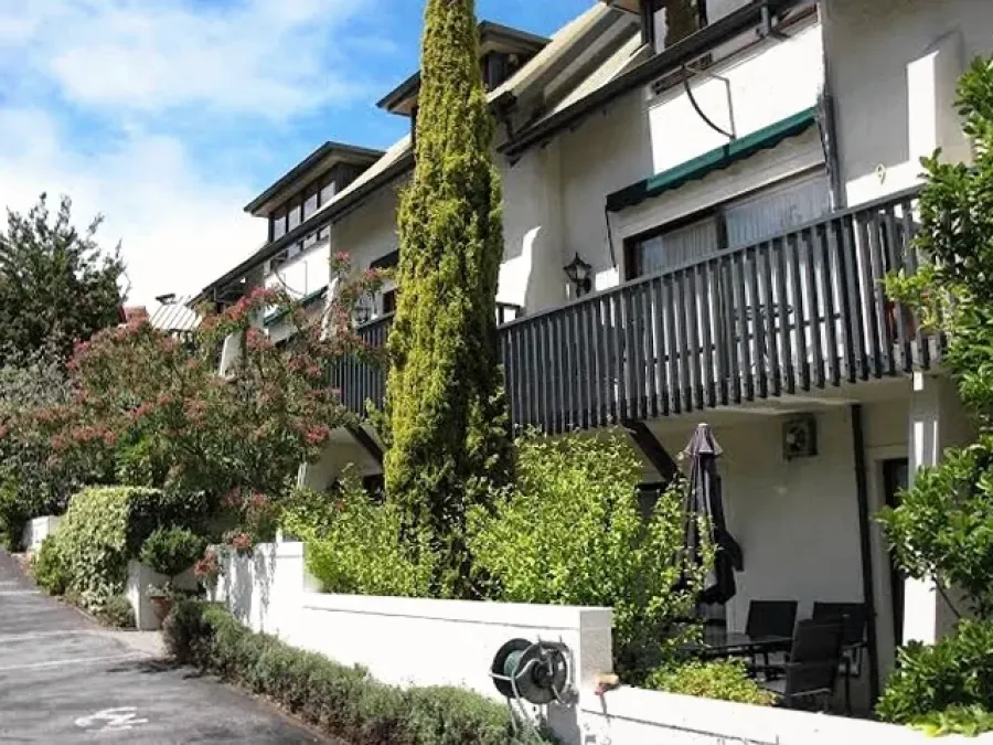 Queenstown Mews