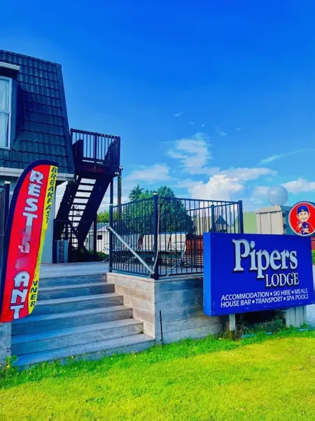 Pipers Ski Lodge