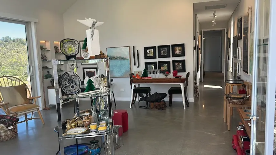 White House Fine arts and collectables