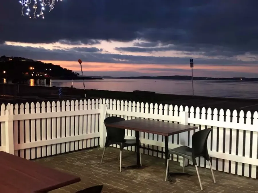 Foreshore Indian & European Restaurant-Bar-Cafe