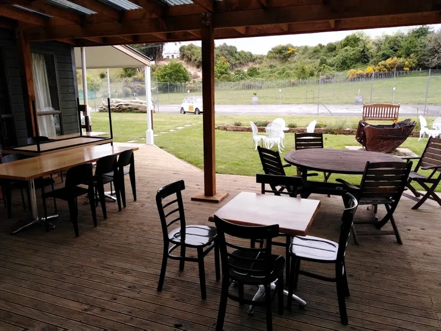 Apiti Tavern & Eatery