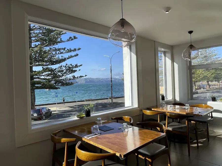 Pomelo Kitchen & Bar