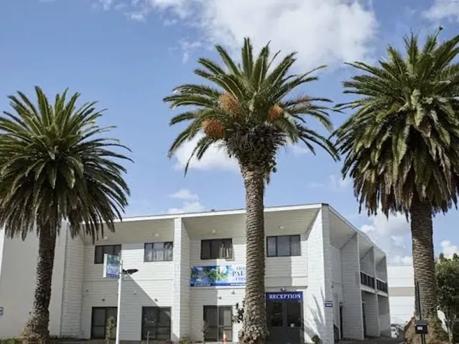 Three Palms Lodge