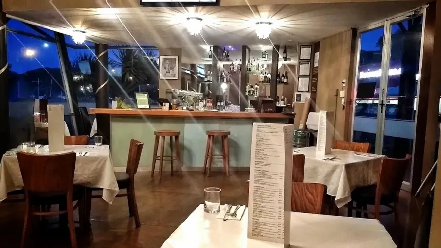 Popsies Indian Restaurant Café & Bar
