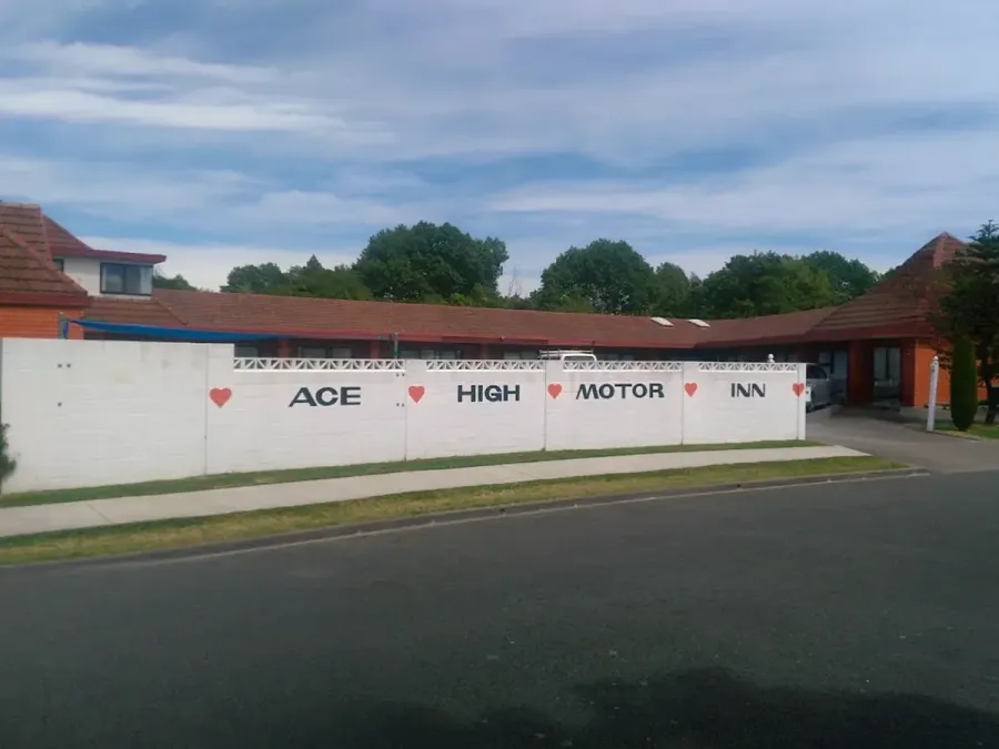 Ace High Motor Inn