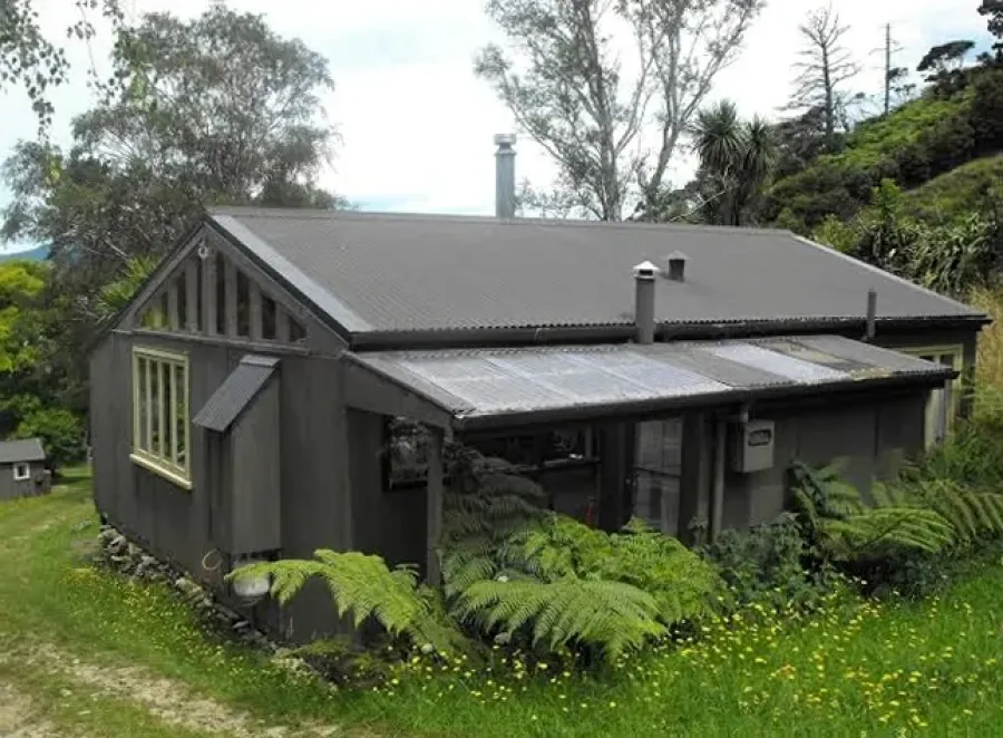 Resolution Bay Cabins