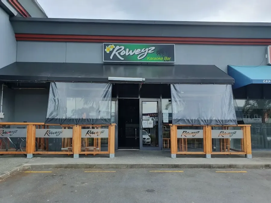 Roweyz Karaoke Bar