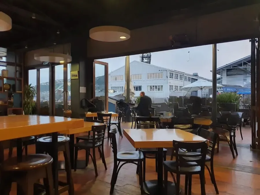 BIN44 Restaurant & Bar