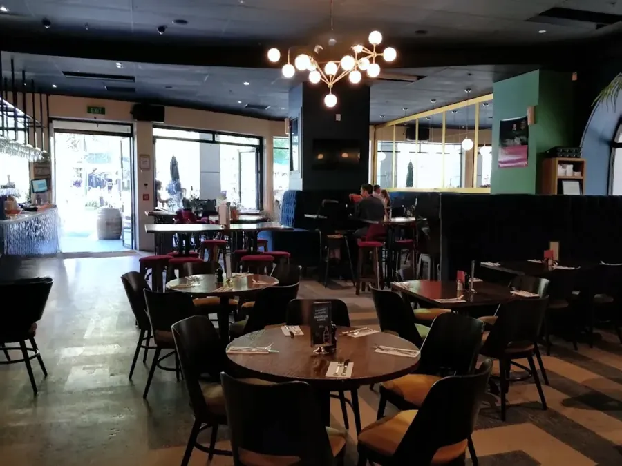 Dillingers Brasserie & Bar