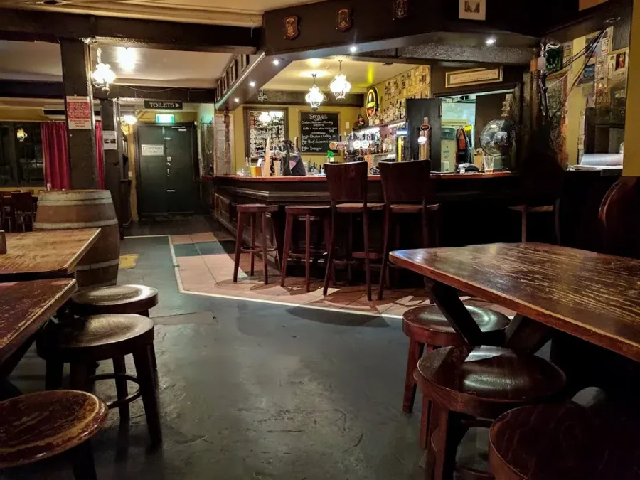 The Claddagh Irish Pub