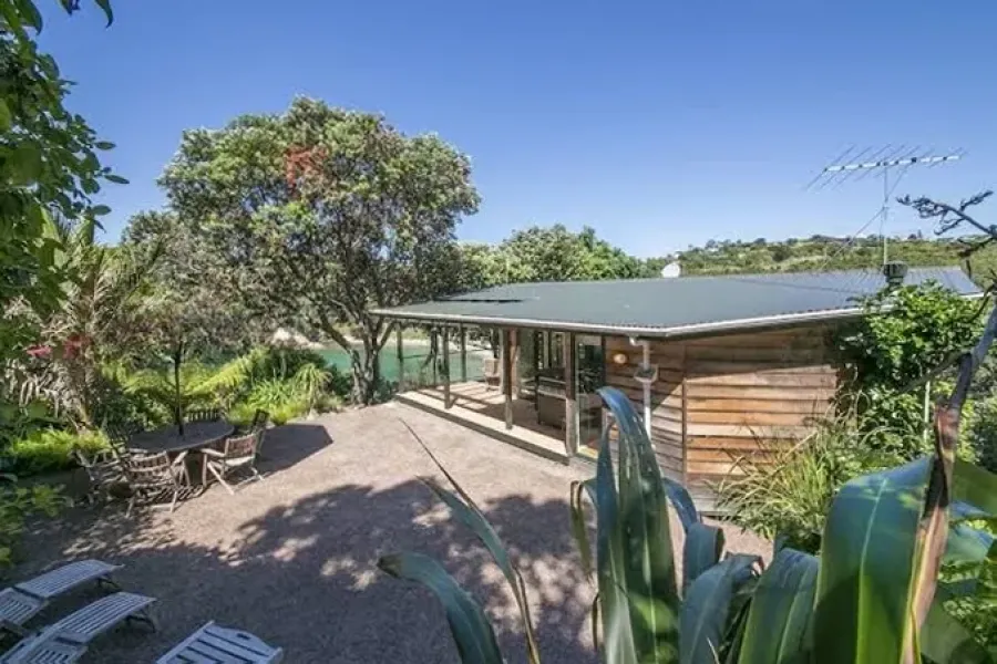 Beachfront Enclosure Bay Waiheke Accommodation