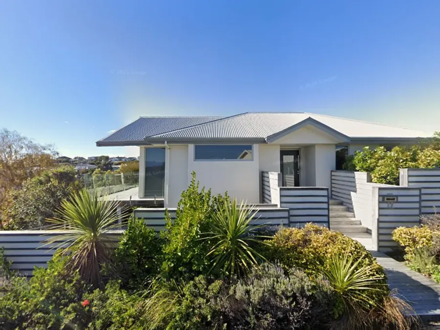 Above the Cut Waterfront Holiday Home