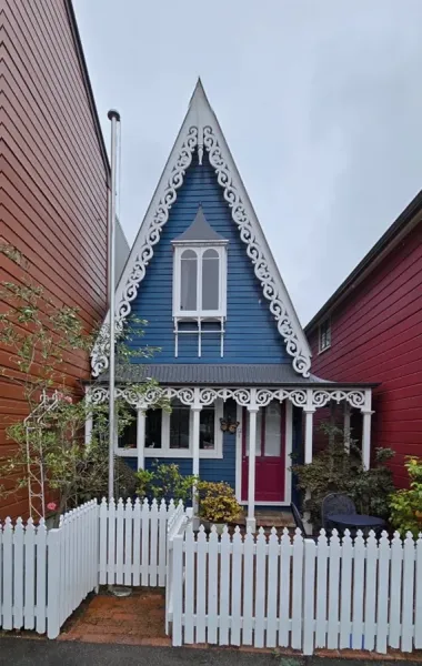 A Little Manor - Self Contained Cottage