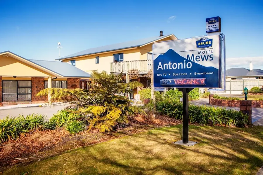 Antonio Mews Motel