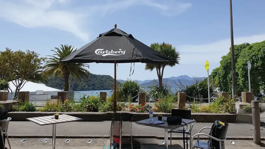 Seabreeze Cafe & Bar