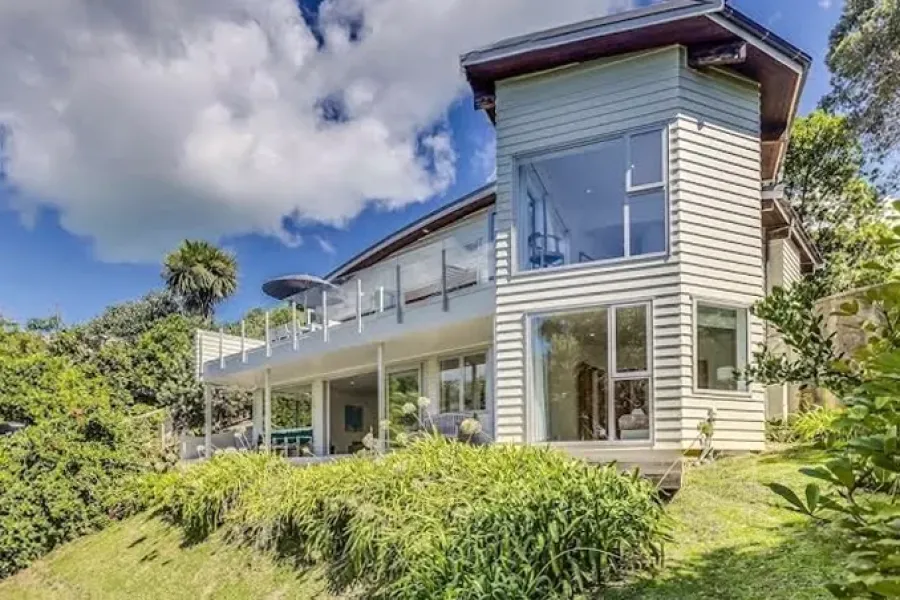 Absolute Beachfront Oneroa Bay
