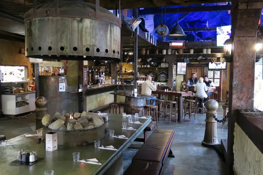 Smugglers Pub & Cafe