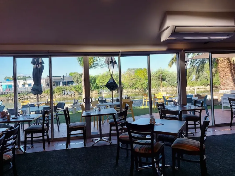 Tides Bar & Eatery