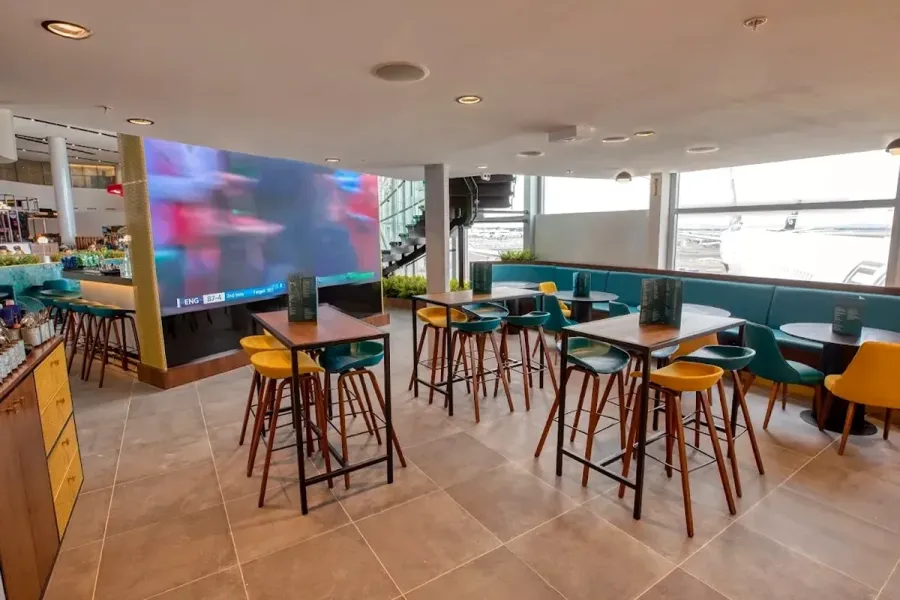 Vantage Bar & Kitchen
