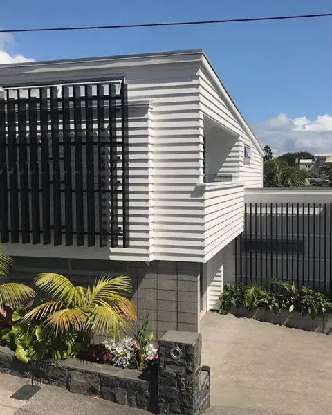 Straightli­ne Builders Limited