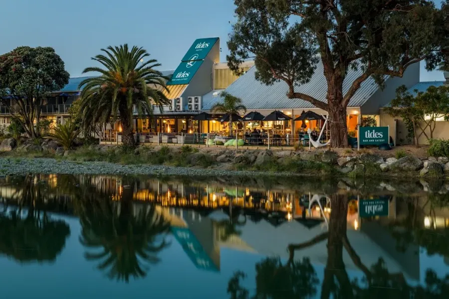 Tides Hotel Bar & Eatery